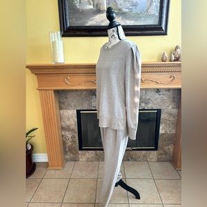 Fresh two piece knitted lounge wear suit in small size camel color